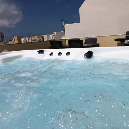 Appartamento Sunny Coast Sliema Penthouse With Jacuzzi Sliema