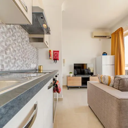 Appartamento Sunny Coast Sliema Penthouse With Jacuzzi Sliema
