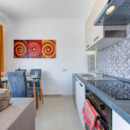 Sunny Coast Sliema Penthouse With Jacuzzi Appartamento *