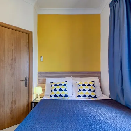 Sunny Coast Sliema Penthouse With Jacuzzi Apartment *