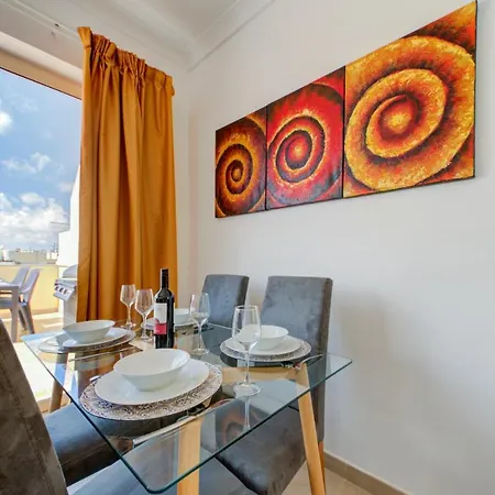Sunny Coast Sliema Penthouse With Jacuzzi Appartamento