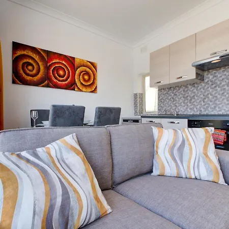 Sunny Coast Sliema Penthouse With Jacuzzi