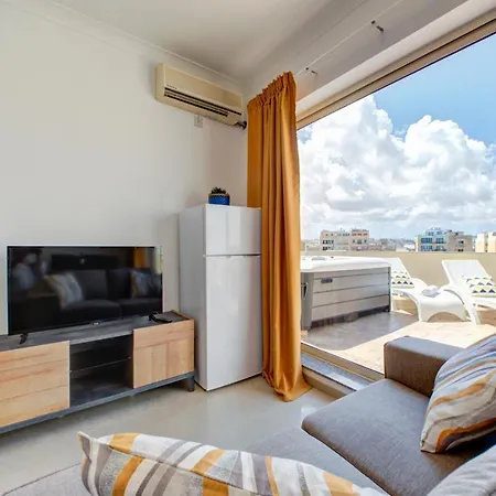 Sunny Coast Sliema Penthouse With Jacuzzi Appartamento Sliema