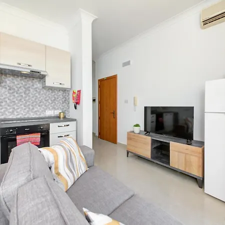 Sunny Coast Sliema Penthouse With Jacuzzi * Sliema